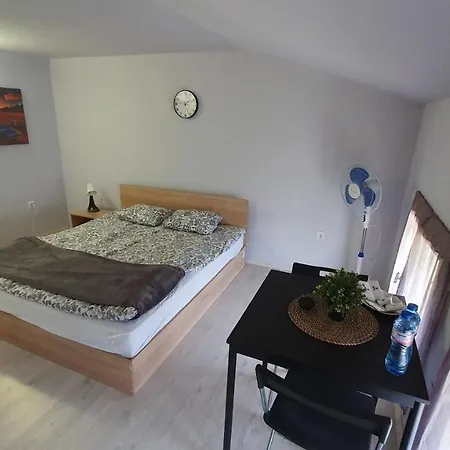 стаи за гости Sun House * فارنا